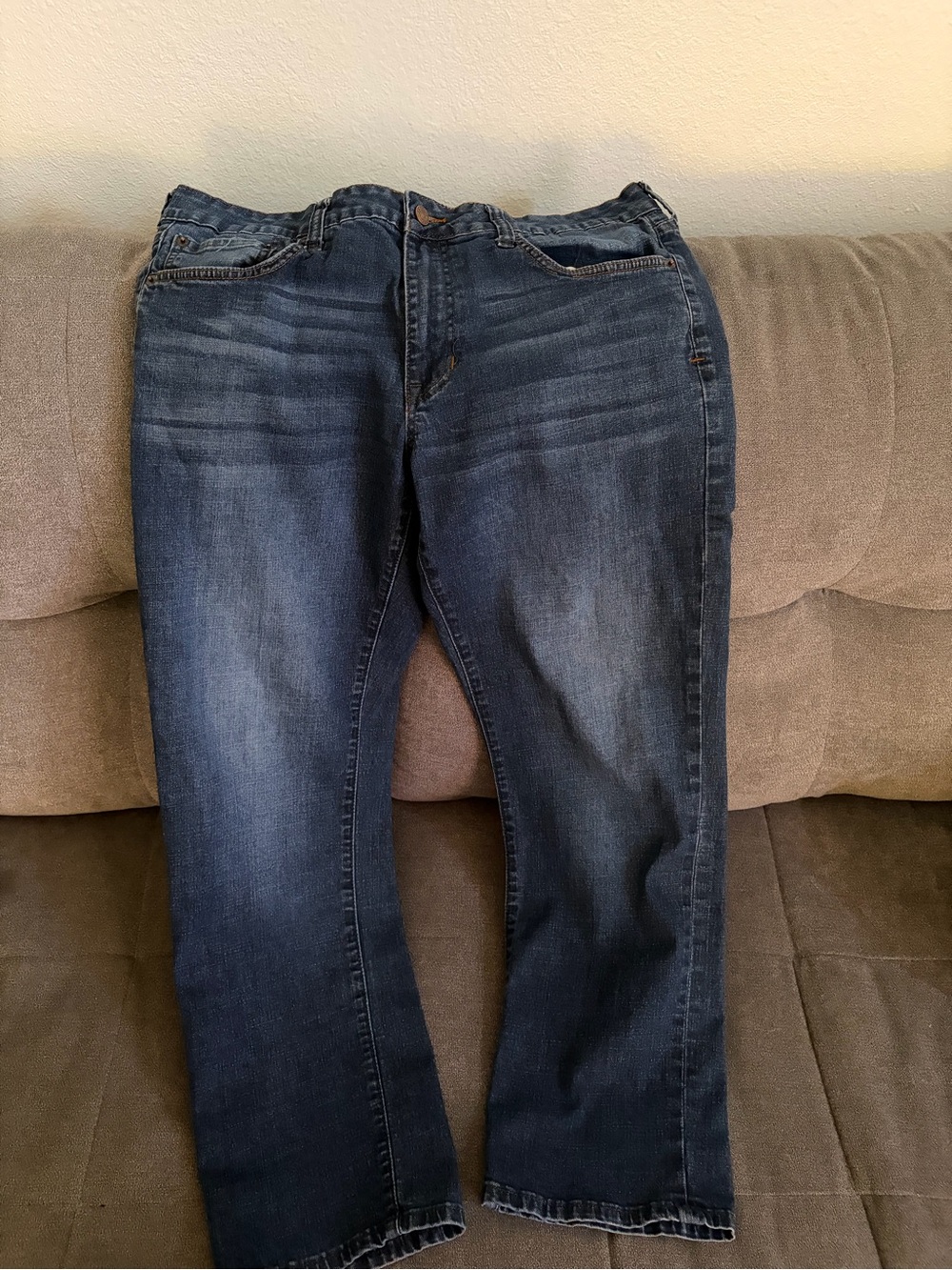 Izod Men's Washed Blue Relaxed Straight Jeans